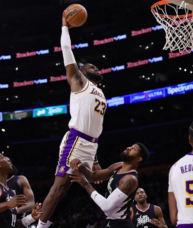 开云-大坂直美重返赛场，晋级下一阶段首场状态出色，美国队观众沸腾！