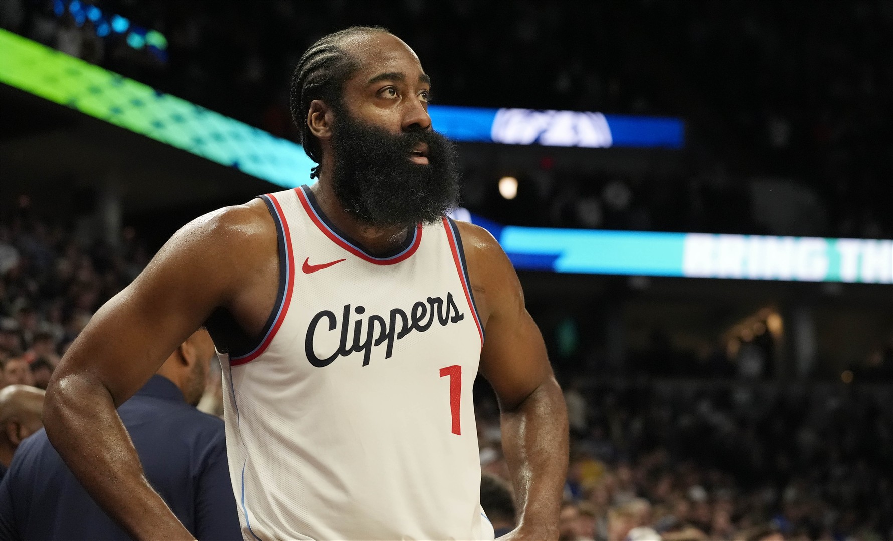 开云体育-关于哈登回归赛场，突破纪录首场状态亮眼，G2观众沸腾！的信息