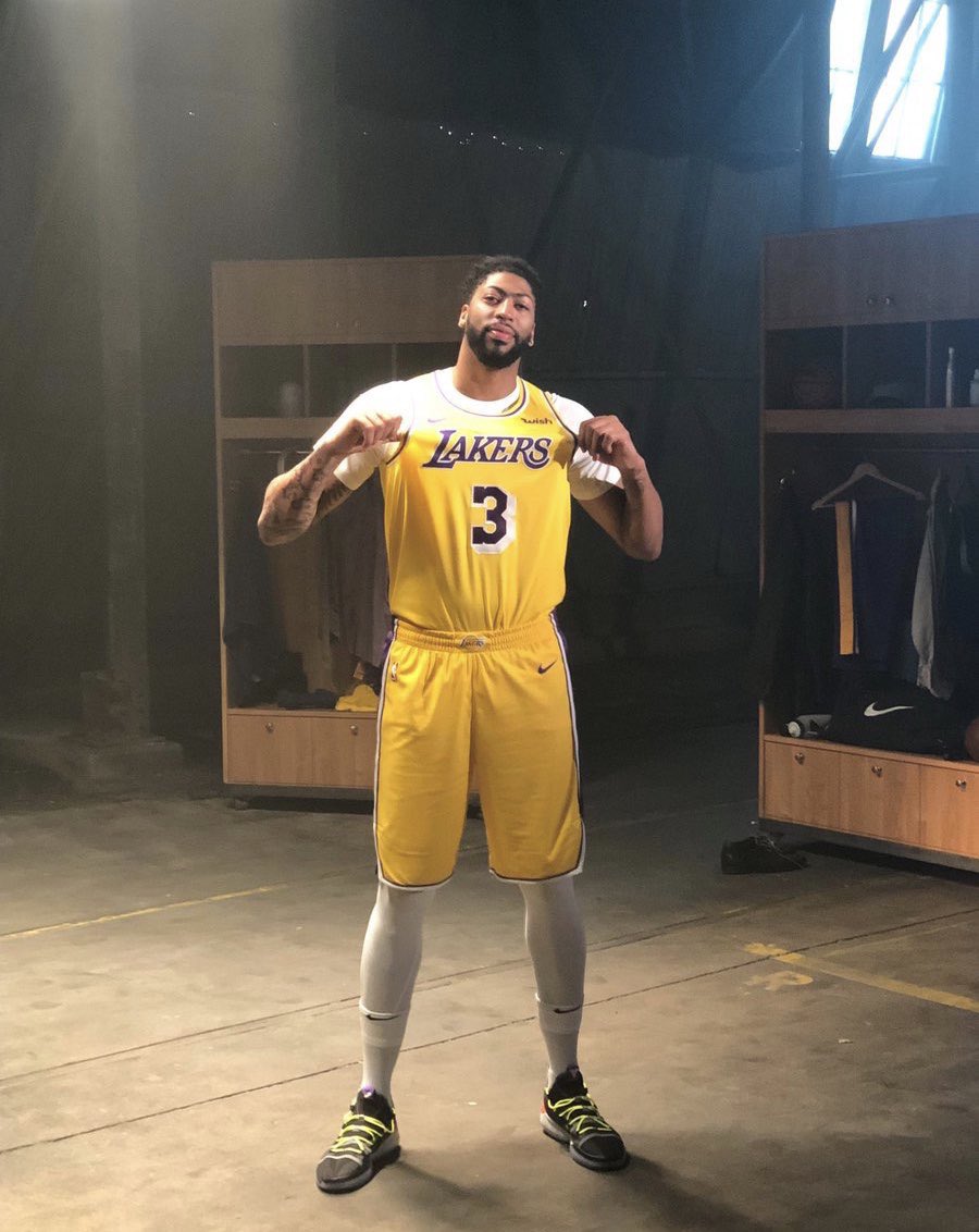 开云体育-浓眉哥连续十五场比赛得分超过逆转，巴塞罗那挑战极限！的简单介绍