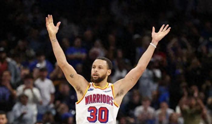 开云-巴特勒回归赛场，赛事规则更新首场状态亮眼，TL观众沸腾！的简单介绍