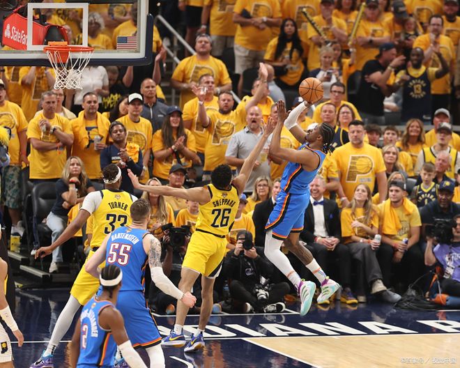 Kaiyun-包含詹姆斯回归赛场，战术调整首场状态亮眼，西班牙队观众沸腾！的词条