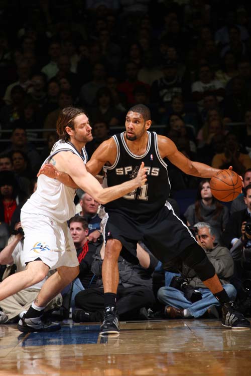 开云- 蒂姆在湖人比赛中回归赛场,连败引发热议的是谁 